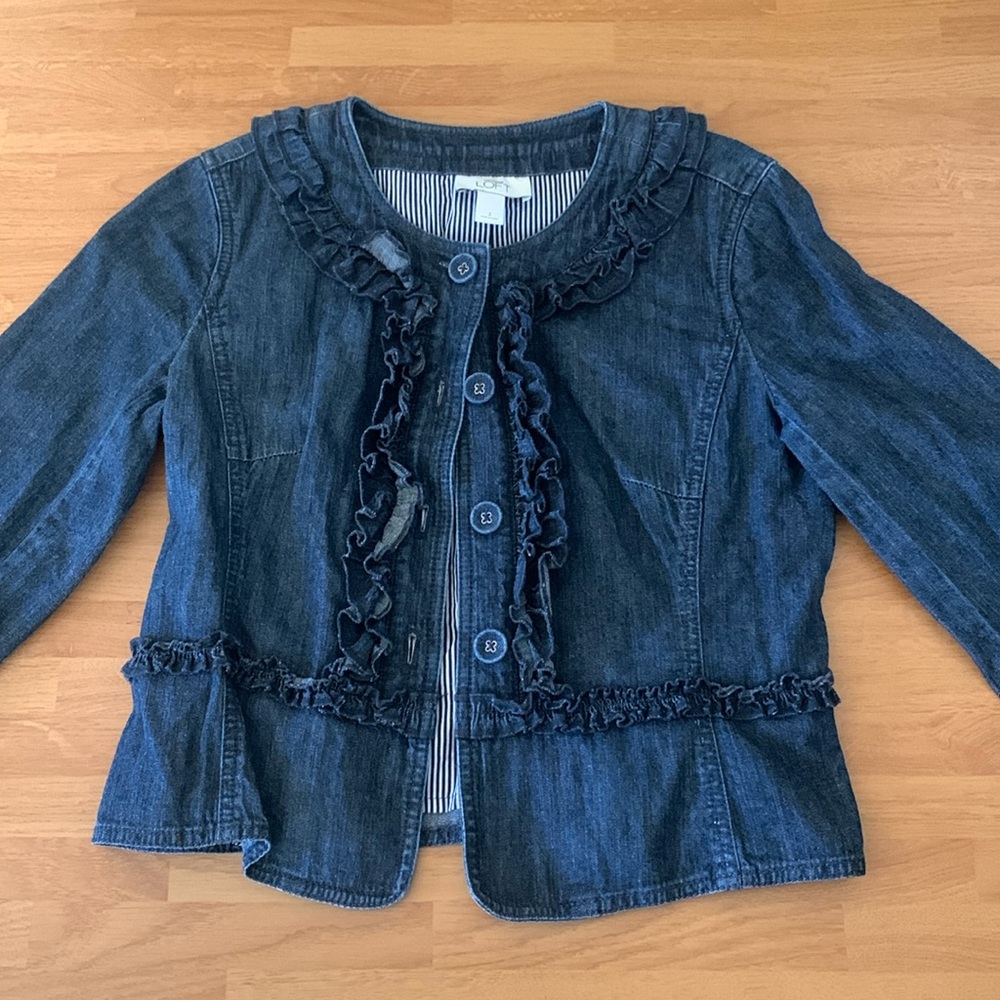 Ann Taylor LOFT Ruffle Denim Jean Jacket
Size 2